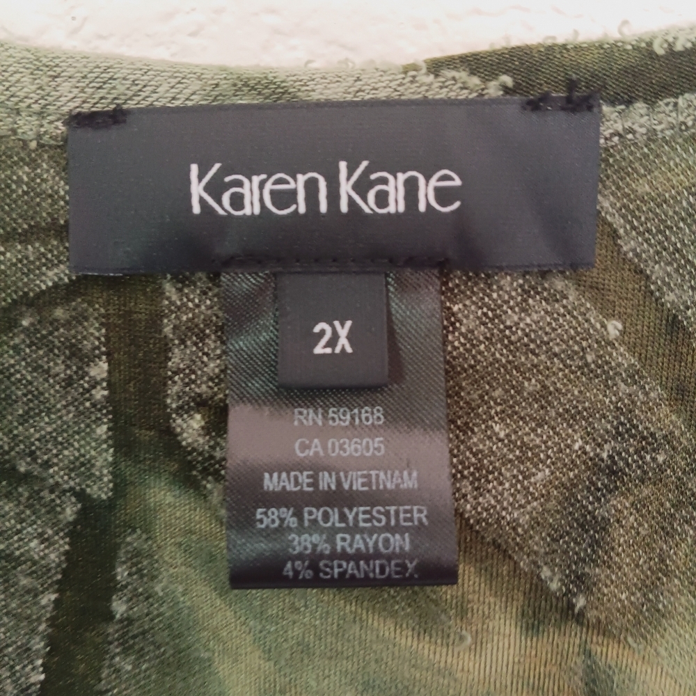 Karen Kane Top Women's Size 2X Green Leaf Pattern Style# 1L9249W‎ Long Blouse - Picture 2 of 10